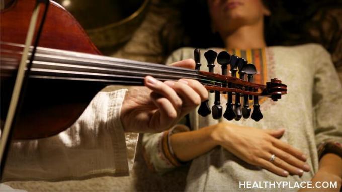 Vyzkoušeli jste hudbu pro úlevu od úzkosti? Výhody jsou nekonečné, takže poslouchejte hudbu pro úlevu od úzkosti a seznamte se s některými výhodami na HealthyPlace.