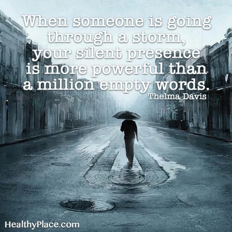 Citace o stigmatu duševního zdraví - Když někdo prochází bouří, vaše tichá přítomnost je silnější než milion prázdných slov.