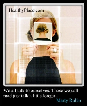 Citát o duševním zdraví - Všichni mluvíme sami se sebou. Ti, kterým říkáme blázni, prostě mluví trochu déle.