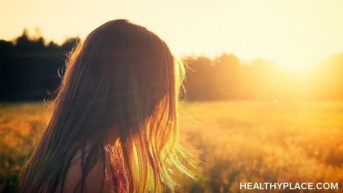 Letní úzkost je skutečná. Naučte se čtyři důvody, proč léto může vyvolat úzkost, a využijte tyto znalosti k prevenci letní úzkosti na adrese HealthyPlace.