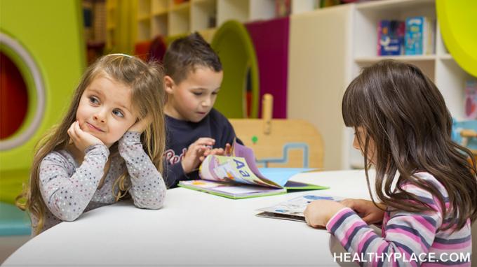 Zjistěte více o různých typech poruch učení a nejčastějších poruch učení na stránkách HealthyPlace.
