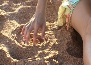 Čtěte dále a zjistěte, proč hraje písková hra a jak mohou děti a dospělí hrát s pískem, aby se snížila úzkost. 