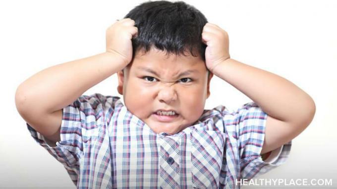 Jaké známky vám říkají, kdy se obávat záchvatu hněvu? Většina předškolních zařízení je má, ale některé záchvaty hněvu nejsou „normální“. Navštivte HealthyPlace, kde se dozvíte, kdy byste se měli starat o nálady svého předškoláka (nápověda: nyní je lepší než později).