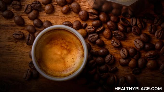 Kofein a úzkostné spojení? Kofein narušuje mozkovou schopnost bojovat s úzkostí. Získejte důvěryhodné informace o kofeinu a úzkosti na HealthyPlace.