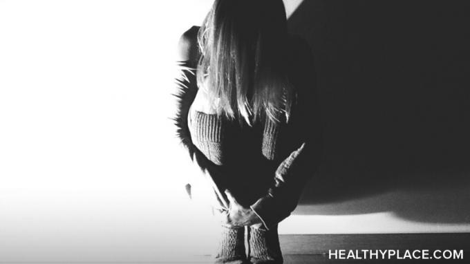 Život s PTSD může být noční můrou. Naučte se, jak PTSD ovlivňuje život někoho a jaké randění nebo život s někým s PTSD je na HealthyPlace. 