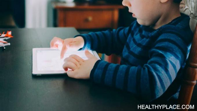 Těchto pět rodičovských dovedností pro digitální věk vám může pomoci rozhodnout se o limitech pro používání zařízení vašich dětí. Přečtěte si je na HealthyPlace.