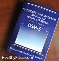V DSM existují čtyři typy PTSD symptomů, ale chybí u DSM-5 symptomy PTSD? Podívejte se na další příznaky, které mají lidé s PTSD.