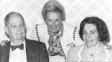 Mary Baker (uprostřed) s R. Brinkley a Adele Smithers v roce 1992