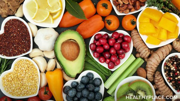 Existuje přímý vztah mezi výživou a duševním zdravím. Zjistěte, co je to za odkaz a jídlo, které byste měli jíst na HealthyPlace.